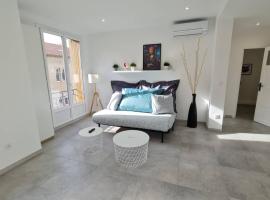 Hôtel MaxBnb - T2 Balcon 50m2 - Climatisé - Ouest -