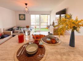 Hôtel Studio lumineux 4 couchages avec terrasse à 500m de la plage, parking gratuit