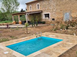 Hôtel Tournissan L'Auberge du Chateau avec ça piscine