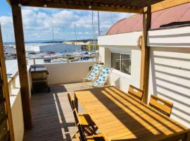 Hôtel T3 with large roof-top terrace, harbor view