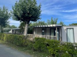 Hôtel Mobil-home avec Terrasse pour 5 Personnes à Saint-Pierre-d'Oléron - API-1-52-987