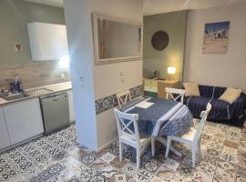 Hôtel Nausicaá en face, a côté du port plage centre ville