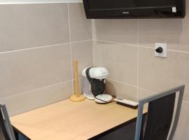 Hôtel Studio RDC donnant sur trottoir