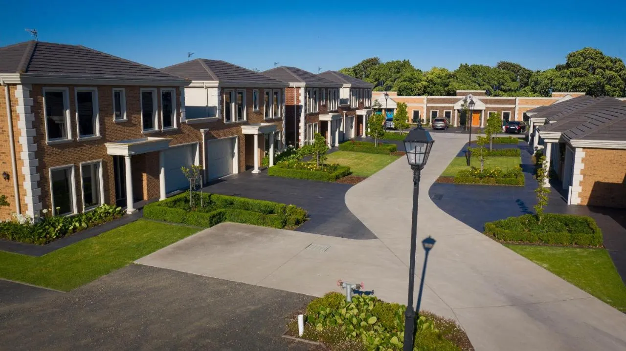 4 stars hotel in Sale