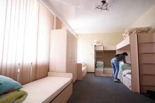 гостиница ловец снов челябинск. спите хостел. сон в кубе хостел москва. в перми на кронштадтской улице отель. гостевой дом yum москва.